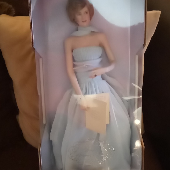 Princess Diana doll - Picture 3 of 4